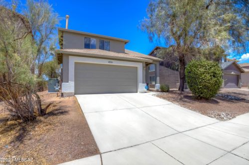 8741 Chimney Spring Dr, Tucson, AZ 85747-5646