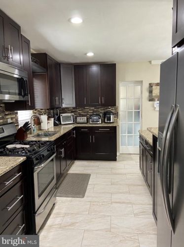 3266 48 St, Camden NJ 08110-2908 exterior