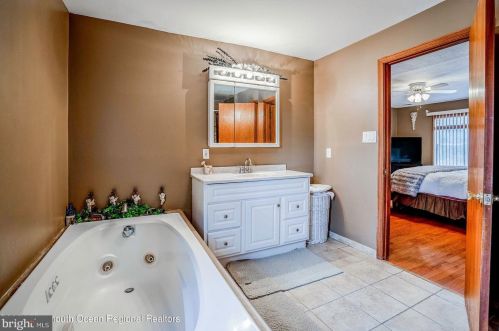 4 Vine St, Berkeley Township NJ 08721-2420 exterior