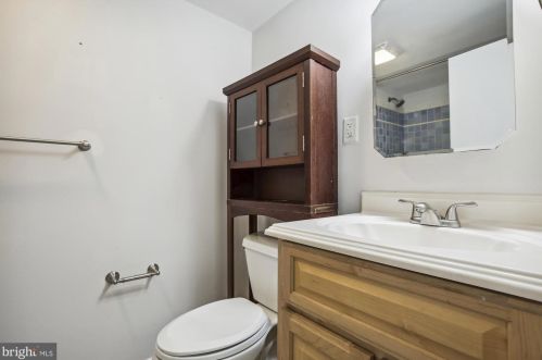 5823 Monticello Rd, Alexandria VA 22303-1302 exterior