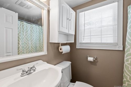 971 Farms Rd, Wallingford CT 06492-1807 exterior