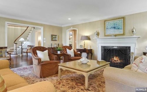 28 Greenview Way, Montclair NJ 07043-2531 exterior