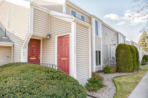 101 Nassau Dr, Springfield MA  01129-1412 exterior