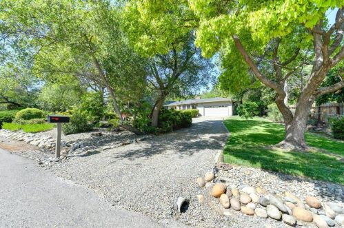 9929 Valley Pines Dr, Folsom, CA 95630-1935