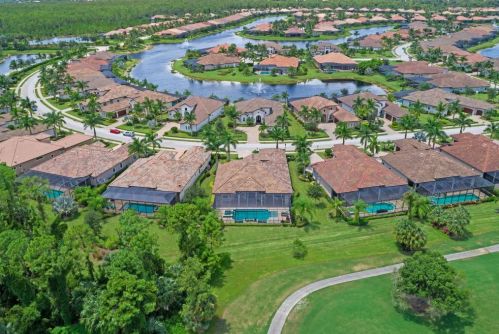 6653 Costa Cir, Naples FL 34113-1703 exterior