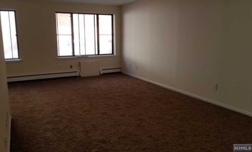 354 Undercliff Ave, Edgewater NJ  07020-7210 exterior