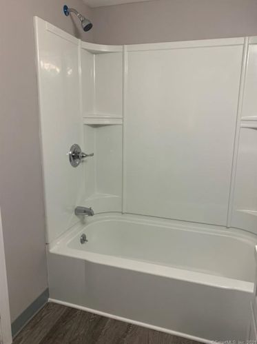 121 Barber St, Windsor CT  06095-4416 exterior