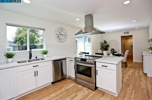 1869 Larkspur Ct, Concord CA 94519-1104 exterior