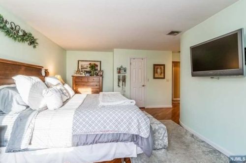 18 Cedarwood Ter, West Paterson NJ exterior