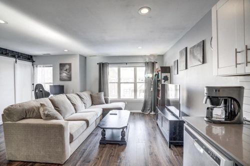 627 Dayton St, Madison WI  53703-2335 exterior