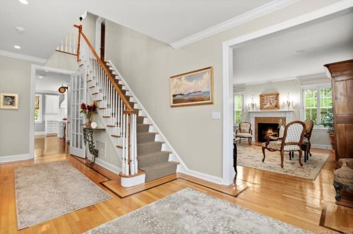 4 Hbr Vw Ave, Norwalk CT 06854-4822 exterior