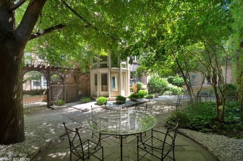 1442 Astor St, Chicago IL  60610-1615 exterior