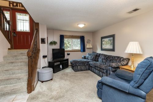 8292 Cleadis Ave, South Saint Paul MN 55076-3320 exterior