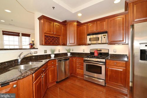 3555 Huntley Manor Ln, Alexandria, VA 22306-5111