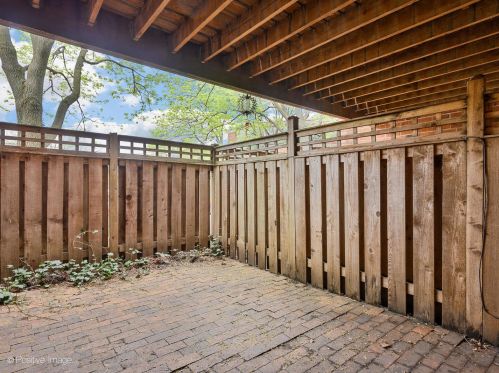 2140 Lincoln Ave, Chicago IL 60614-4774 exterior