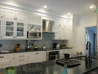 9 Bluewater Hl, Westport, CT 06880-6503