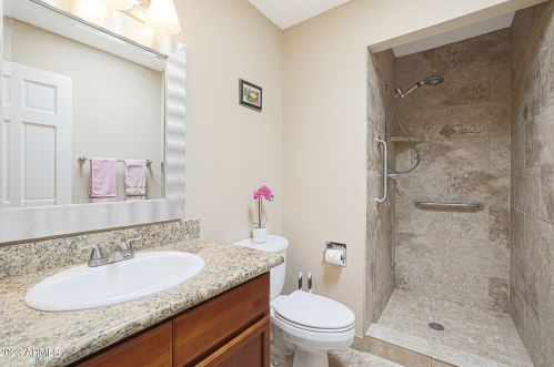 901 Beck Ln, Phoenix AZ  85022-3505 exterior