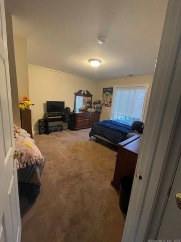 89 Old Broadway, North Haven CT 06473-1606 exterior