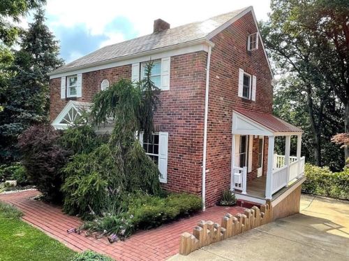 224 Mcclellan Dr, Pittsburgh, PA 15236-4104