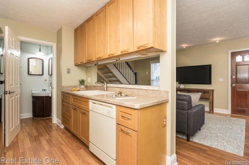 282 1st St, Rochester MI 48307-2600 exterior