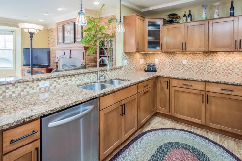 822 Hamilton St, Milwaukee WI 53202-1607 exterior