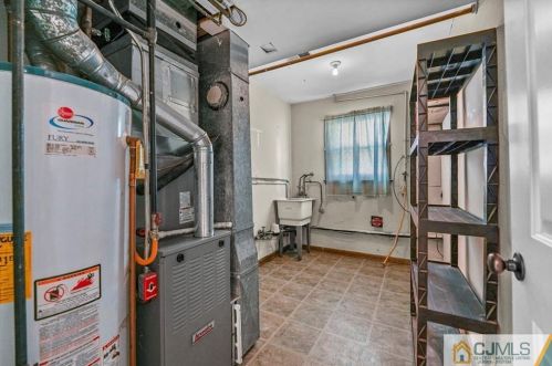 80 Remsen Ave, Avenel NJ 07001-1256 exterior