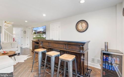 8213 Cooper St, Alexandria VA 22309-1052 exterior