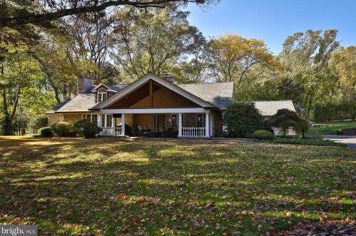 3010 Oakridge Farm Rd, Huntingdon Valley, PA 19006-4904