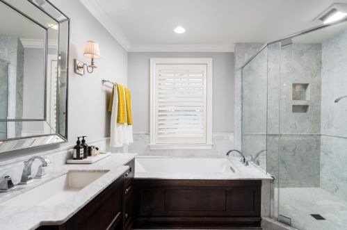 835 Gln Ave, Milwaukee WI 53217-5216 exterior