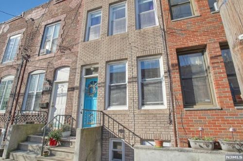 593 Gregory Ave, Union City NJ 07086-5878 exterior