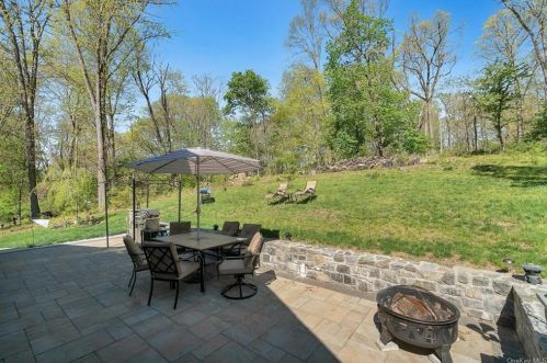 17 Sunrise Ln, Poughkeepsie NY exterior