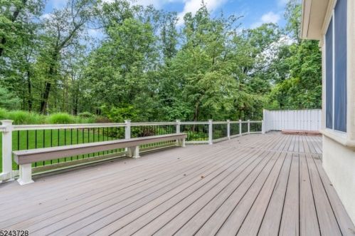 2 Caruso Ct, Bridgewater NJ 08807-2149 exterior