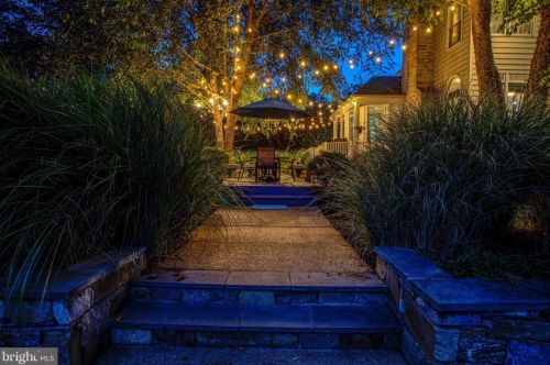 13606 Mt Prospect Dr, Rockville MD 20850-3510 exterior