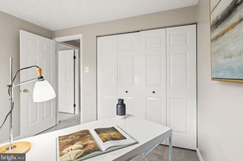 6023 Chicory Pl, Alexandria VA 22310-1795 exterior