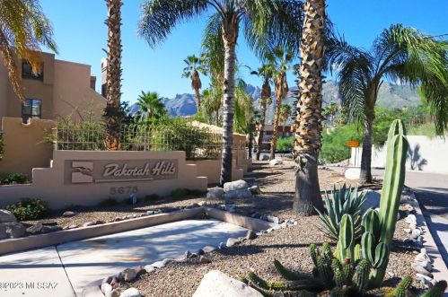 5675 Camino Esplendora, Tucson AZ  85718-4501 exterior