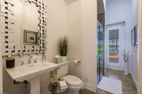 8975 Shenendoah Cir, Naples FL 34113-1670 exterior