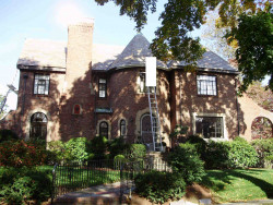 48 Gralynn Rd, Newton, MA 02459-1341