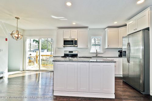 405 Conifer Dr, Lacey NJ  08731-1925 exterior