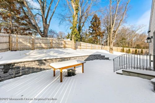 284 Pelican Rd, Middletown NJ 07748-3040 exterior