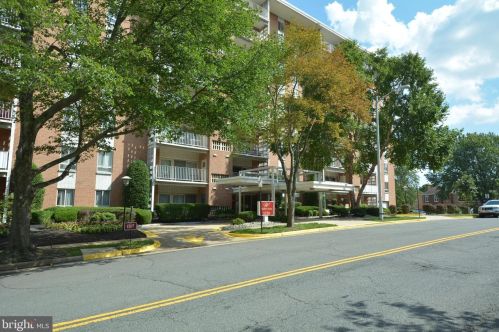 5250 Valley Forge Dr, Alexandria VA  22304-5603 exterior