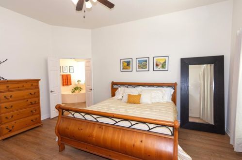 12504 Emerald Oaks Dr, Austin TX 78748 exterior