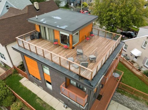 2001 Booth St, Milwaukee WI 53212-3403 exterior