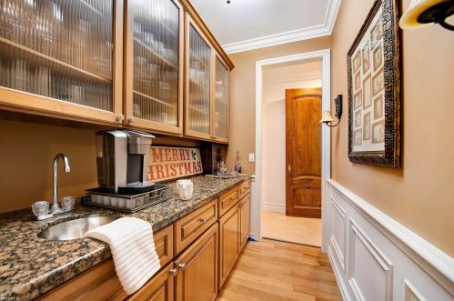 1140 Autumnview Dr, Rochester MI 48307-6060 exterior