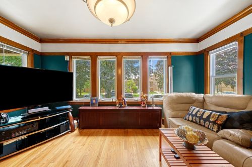 5238 Nelson St, Chicago IL 60657-3042 exterior