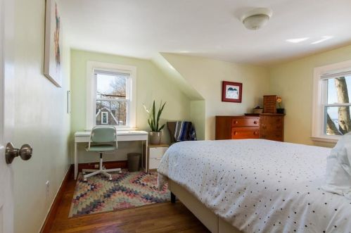 93 Maple Ave, Middletown RI 02842-4889 exterior