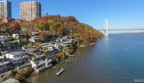 23 Shr Rd, Edgewater NJ 07020-1519 exterior