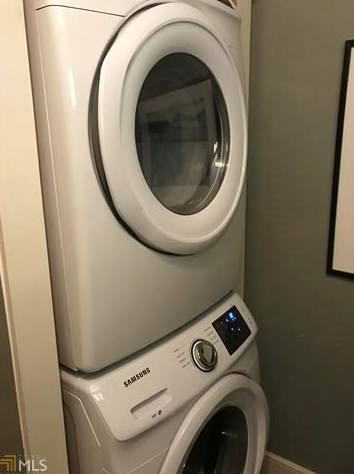 1528 Cambridge Ave, Atlanta GA 30337-2110 exterior