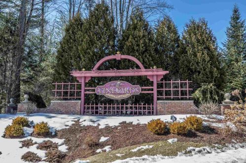 6 Chablis Ter, Concord NH  03303-1051 exterior