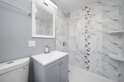 8247 Oglesby Ave, Chicago IL  60617-1927 exterior