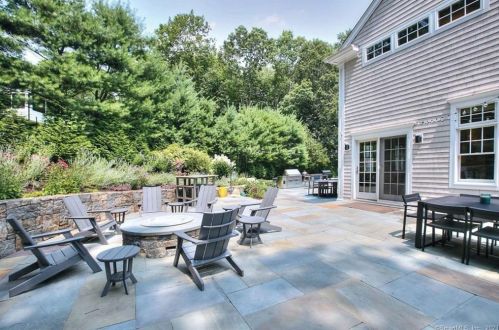 64 Bayberry Ln, Westport CT 06880-4031 exterior